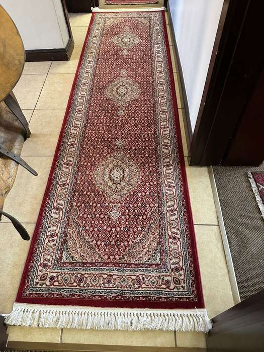 Turkish made Aman persian runner carpet. Measures 80x300 cm. Condition unused.