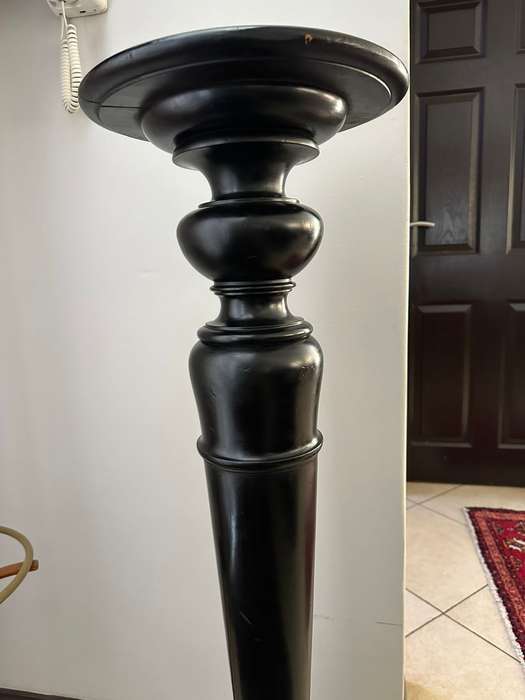 Edwardian period Gueridan. Height 112cm. Diameter bottom 33cm. Diameter top 31 cm.