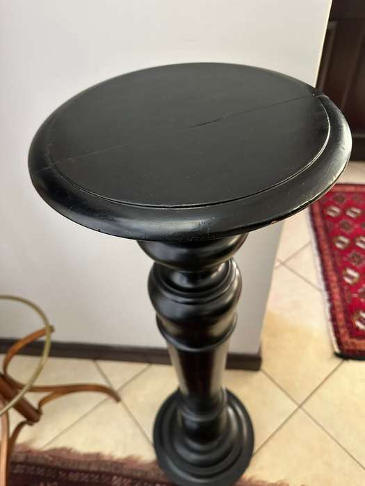 Edwardian period Gueridan. Height 112cm. Diameter bottom 33cm. Diameter top 31 cm.