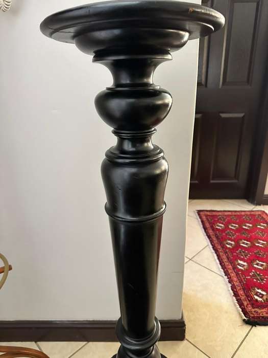 Edwardian period Gueridan. Height 112cm. Diameter bottom 33cm. Diameter top 31 cm.
