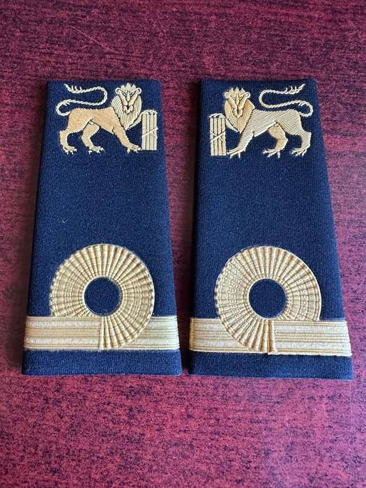 SA Navy Epaulette pair for Sub-Lieutenant.