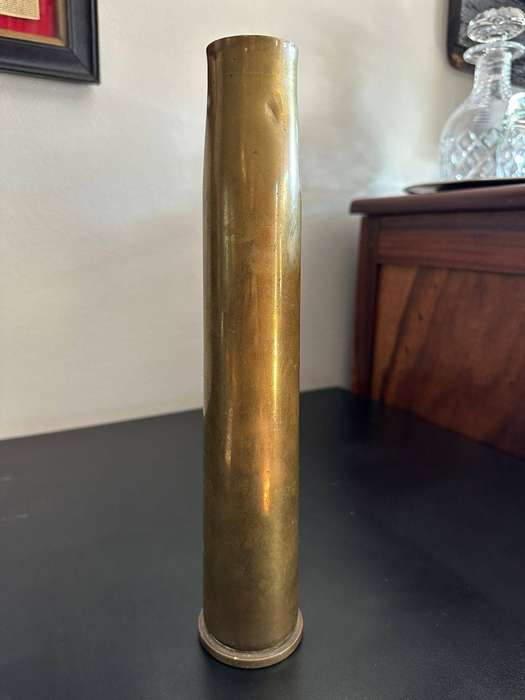 WW2 40mm anti-craft shell. Dated 1942. Height 31 cm.
