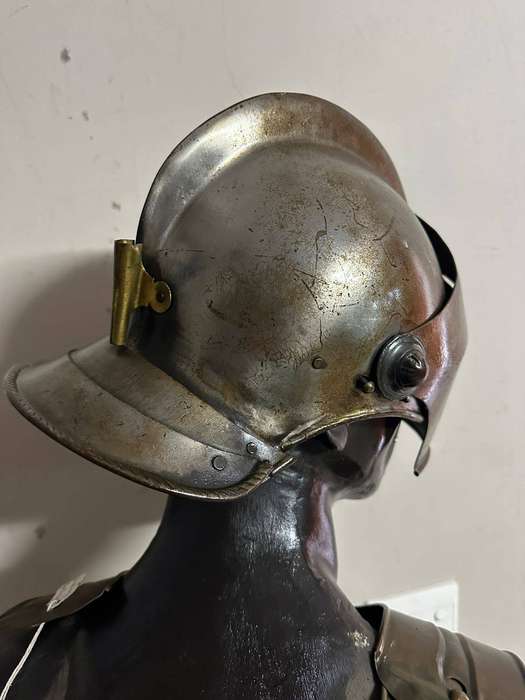Reproduction Roman helmet and armour fitted onto a mannequin with a light inside the helmet. Sold as