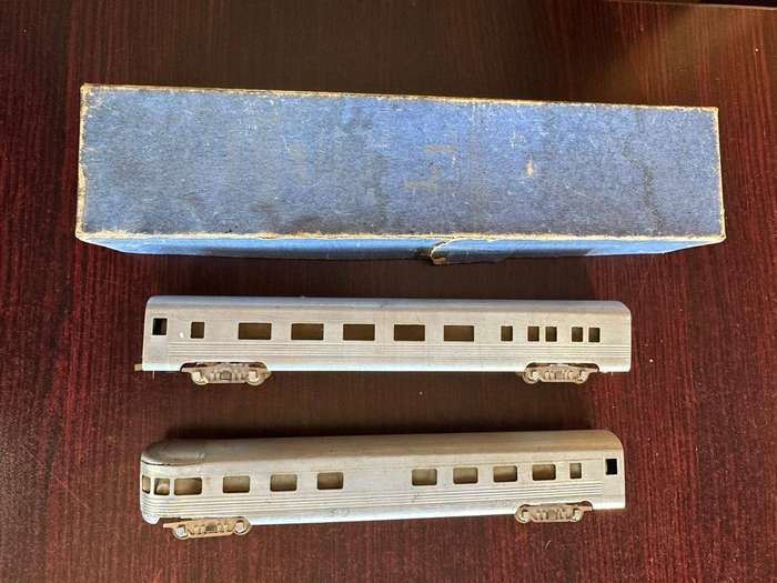 TT Guage (1:120 scale)2x coaches. Metal wheels. Very scarce.