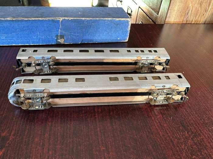 TT Guage (1:120 scale)2x coaches. Metal wheels. Very scarce.