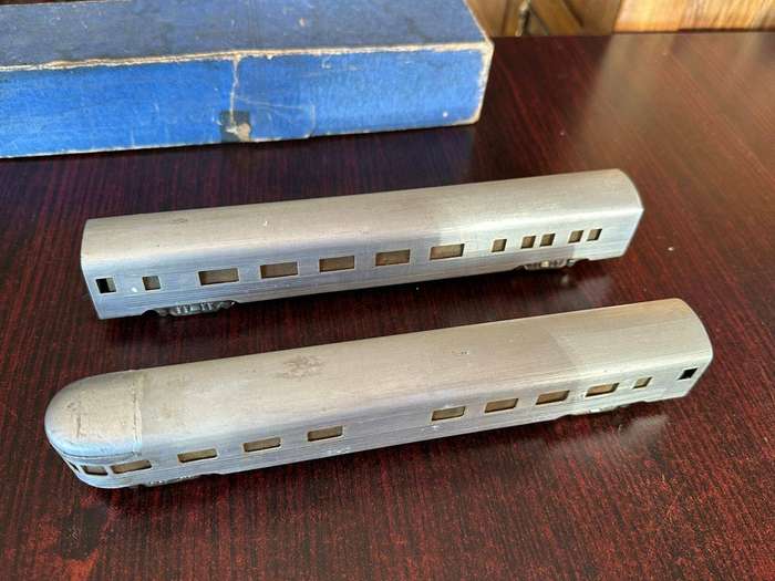 TT Guage (1:120 scale)2x coaches. Metal wheels. Very scarce.