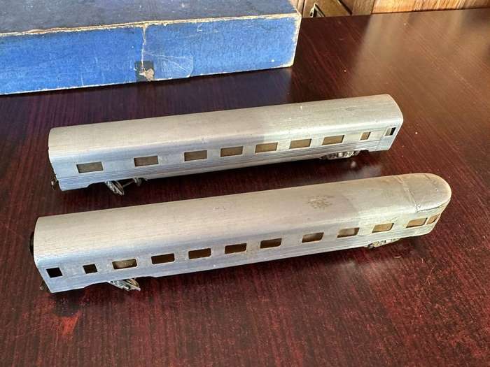 TT Guage (1:120 scale)2x coaches. Metal wheels. Very scarce.