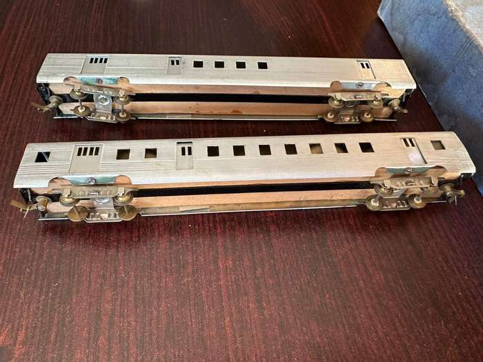 TT Guage(1:120 scale) 2x passenger coaches. Metal wheels. Very scarce.