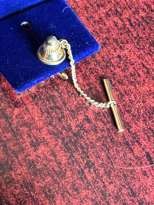 Vintage air force tie pin in original holder. WW2.
