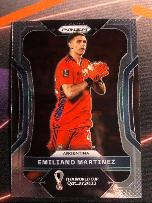 Emiliano Martinez World Cup Prizm 2022 soccer trading card
