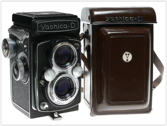 Yashica-D 120 Film Camera with Yashicor 80mm f/3.5 Lens with CARRY BAG