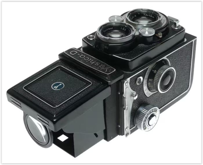 Yashica-D 120 Film Camera with Yashicor 80mm f/3.5 Lens with CARRY BAG