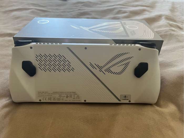 ASUS ROG Ally Z1 Extreme - Handheld Gaming Console