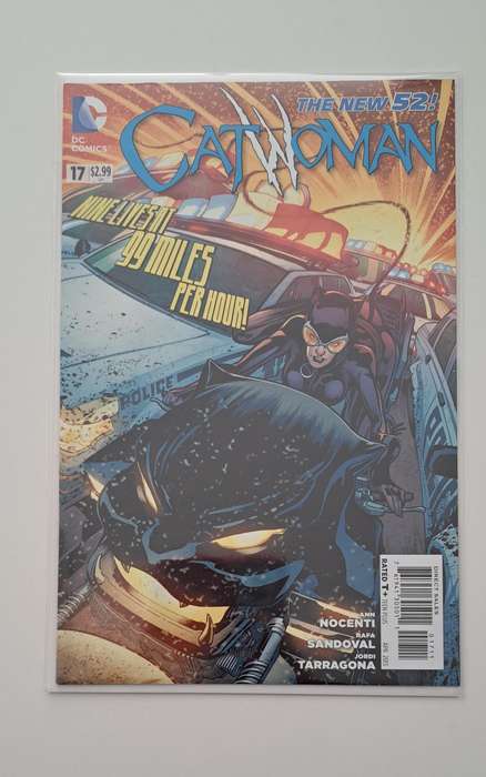 DC comic books - Catwoman (2011 4th Series) #17 rare old collectable