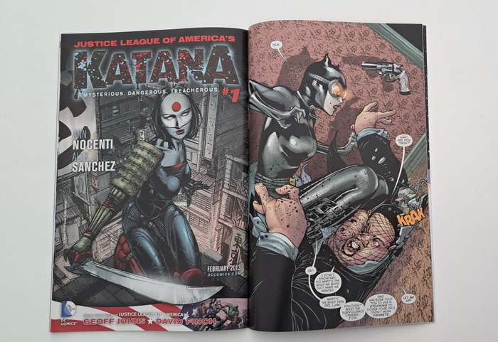 DC comic books - Catwoman (2011 4th Series) #17 rare old collectable