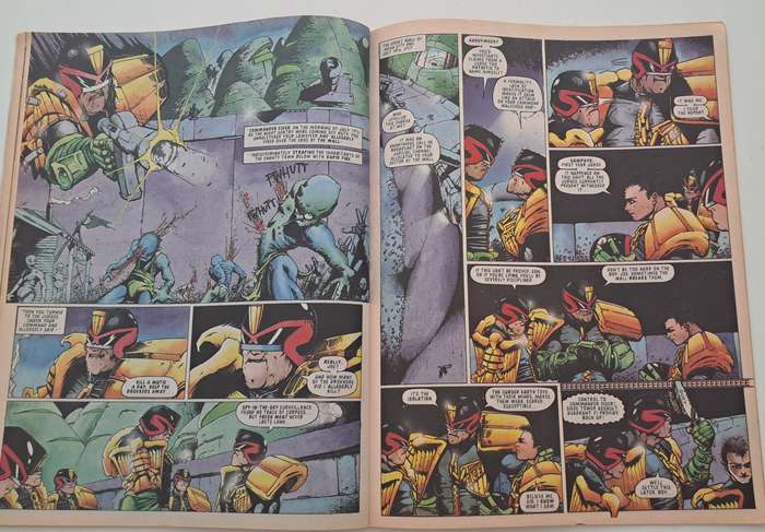 Fleetway comics Judge Dredd Megazine #2 (1995) retro old vintage rare collectable