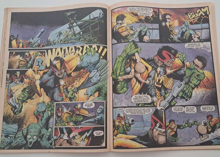 Fleetway comics Judge Dredd Megazine #2 (1995) retro old vintage rare collectable