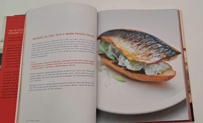 2x Cooking books Gordon Ramsay Kitchen Heaven & Jamie Oliver The Return Of The Naked Chef