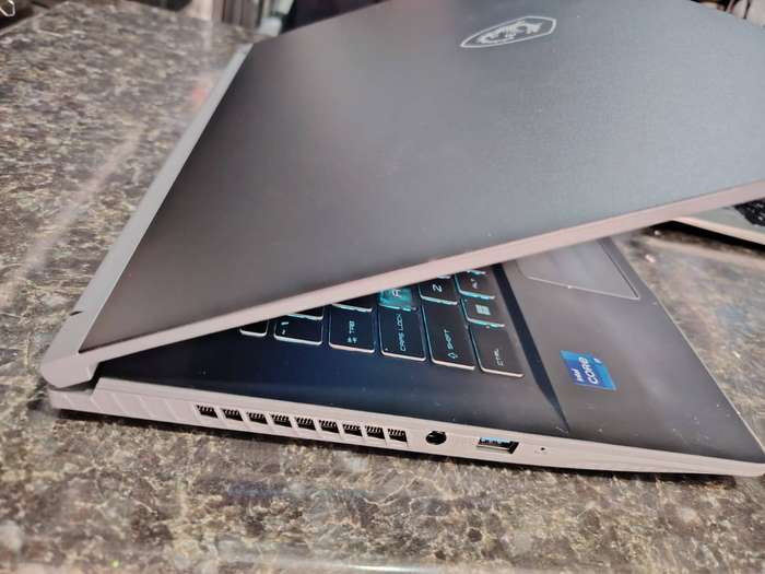 Msi Gaming Core i7 12th Gen (10 Cores @4.7Ghz), 1GB Intel GPU, 16GB ddr4, 500GB SSD, Battery excelle