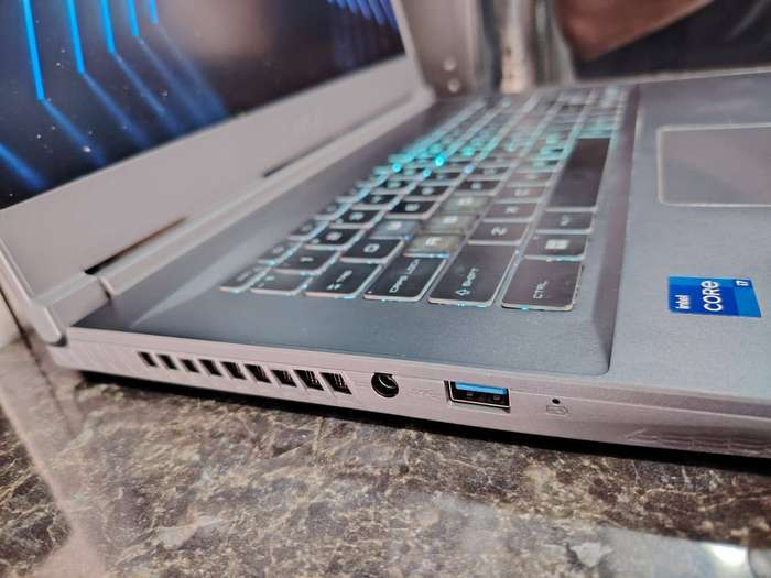 Msi Gaming Core i7 12th Gen (10 Cores @4.7Ghz), 1GB Intel GPU, 16GB ddr4, 500GB SSD, Battery excelle