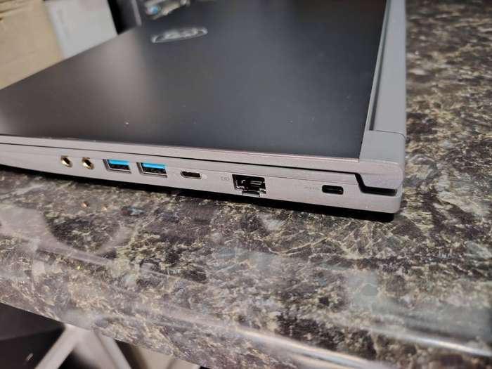 Msi Gaming Core i7 12th Gen (10 Cores @4.7Ghz), 1GB Intel GPU, 16GB ddr4, 500GB SSD, Battery excelle