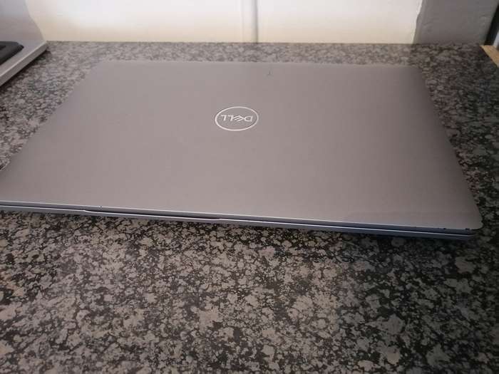 Dell Core i5-10th gen 10210U | 8GB RAM ddr4 | 256GB SSD m.2 |Win 11 Intel UHD GRAPHICS Latitude 5510