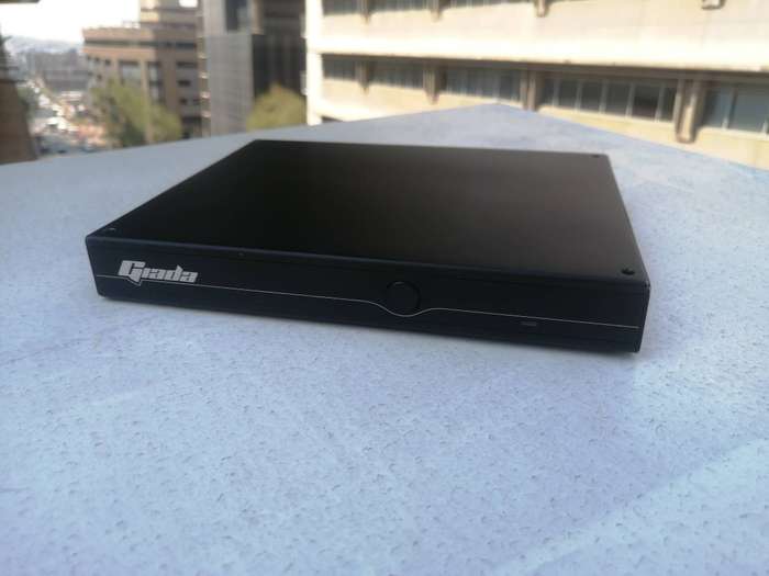 Giada Mini PC Intel Core i5-4th gen, 4 GB Ram, 250GB hdd, Intel HD Graphics, power adapter
