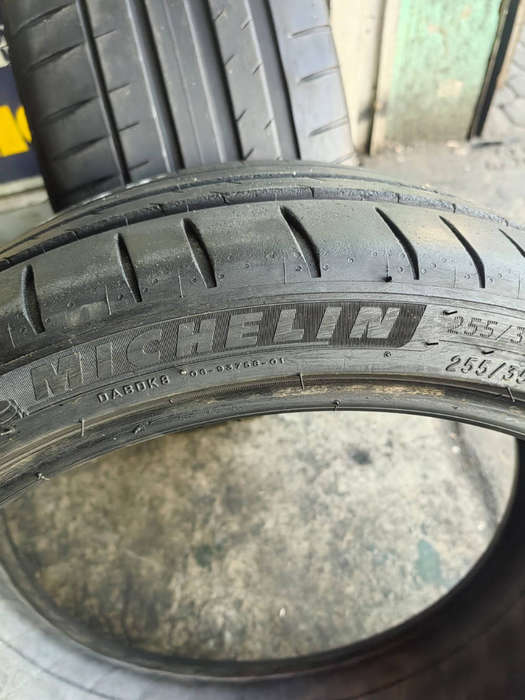 2 x 255/35/19 tyres| Michelin fairly used