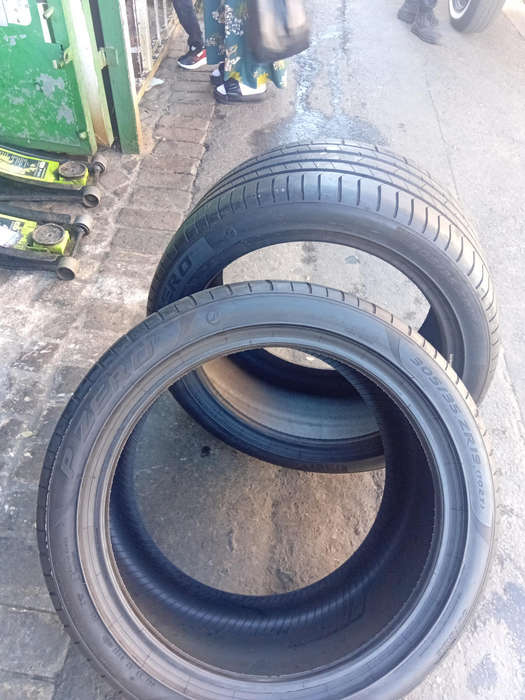 305/35/19 × 2 Pirelli Pzerro tyres.