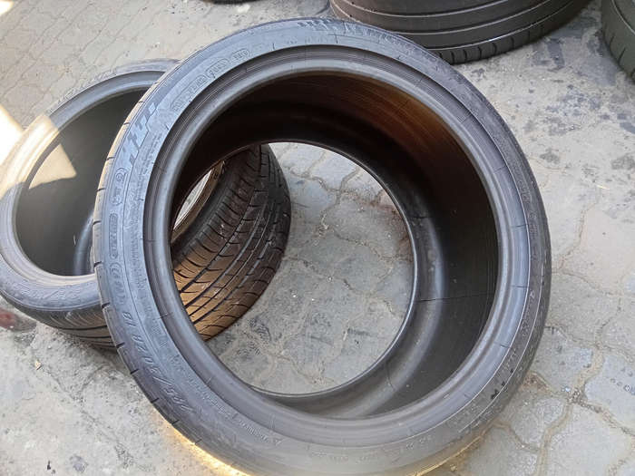 295/30/18 × 2 Michelin Extra loalodge (98Y)