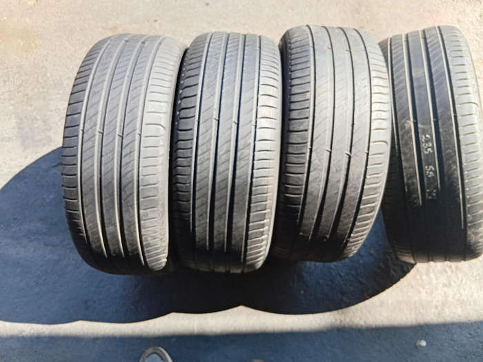 235/55/17 × 4 Michelin Primacy. Good condition