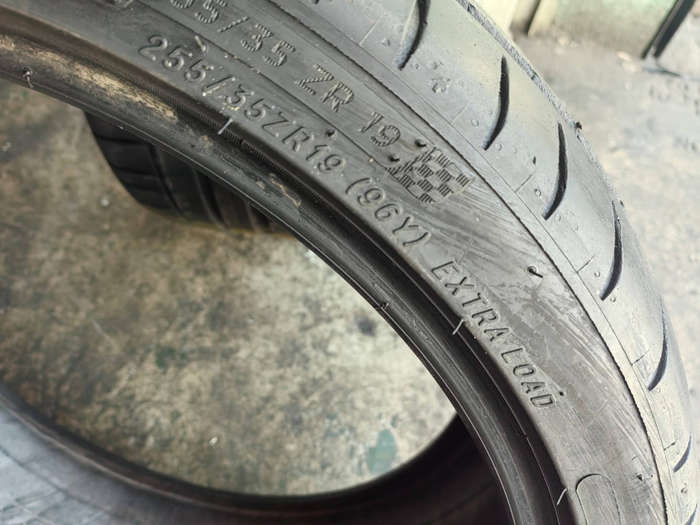 2 x 255/35/19 tyres| Michelin fairly used