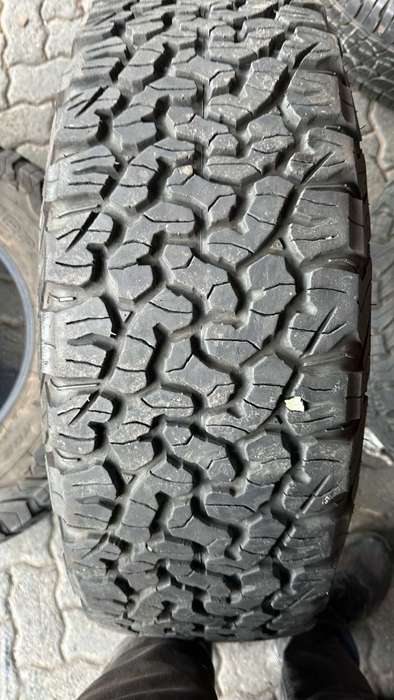 265/70/17 × 4 BF GOODRICH AT. 75% LIFE