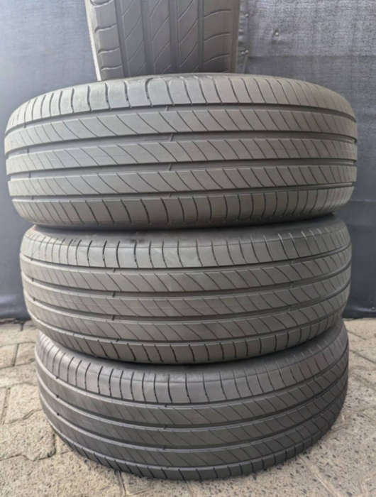 215/65/17 × 4 Michelin Primacy fairly used tyres