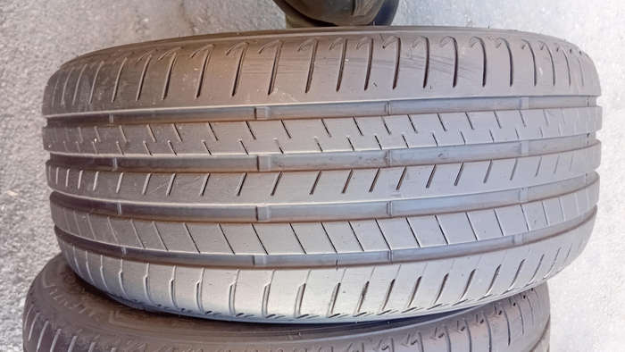245/40/21 × 2 Bridgestone Alenza *Runflat tyres.
