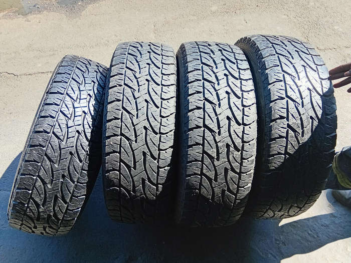 265/65/17 × 4  Bridgestone Dueler with 80% thread life