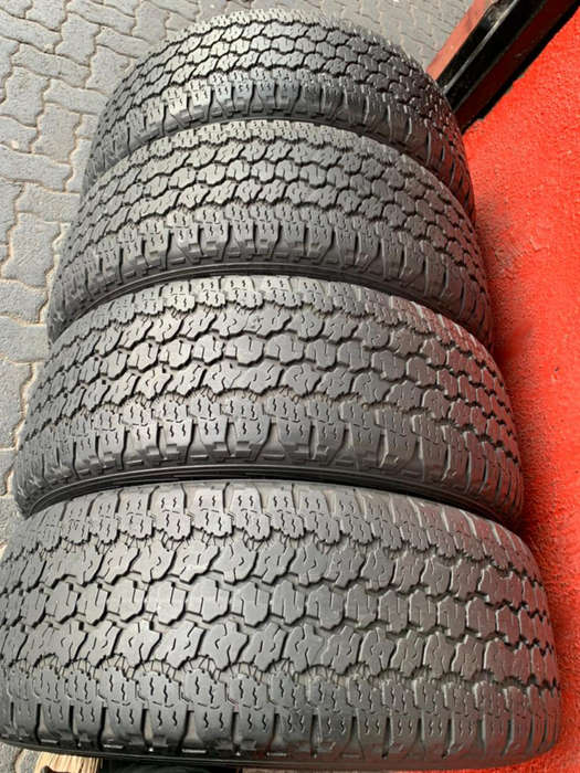 255/60/20 Goodyear Wranglar AT. Very good condition