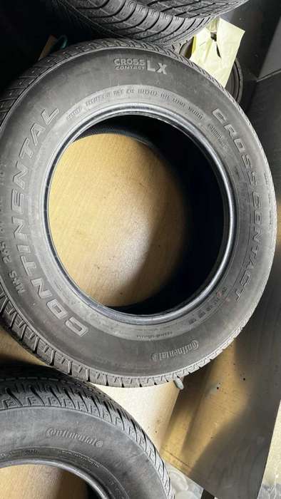 265/60/18 x 4 Dunlop Grandtrak AT. 70% thread life