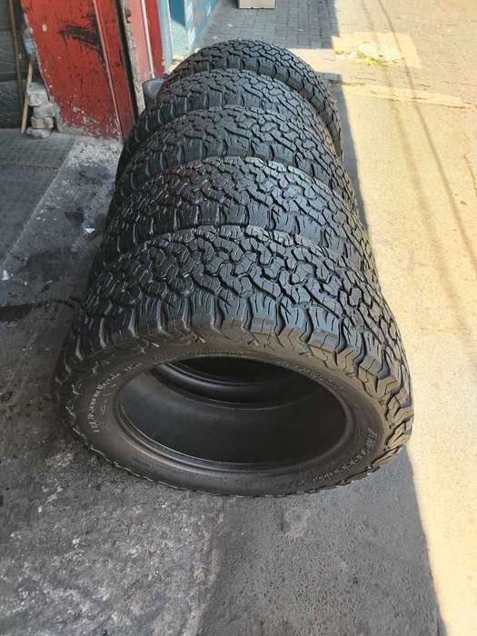 Set of 285/55/20 x 5 BF Goodrich AT tyres. 75% life