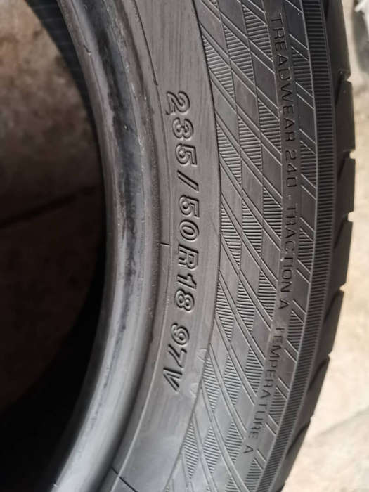 2 x 235/50/18 × Yokohama Runflat tyres