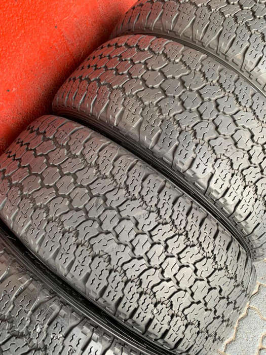 255/60/20 Goodyear Wranglar AT. Very good condition