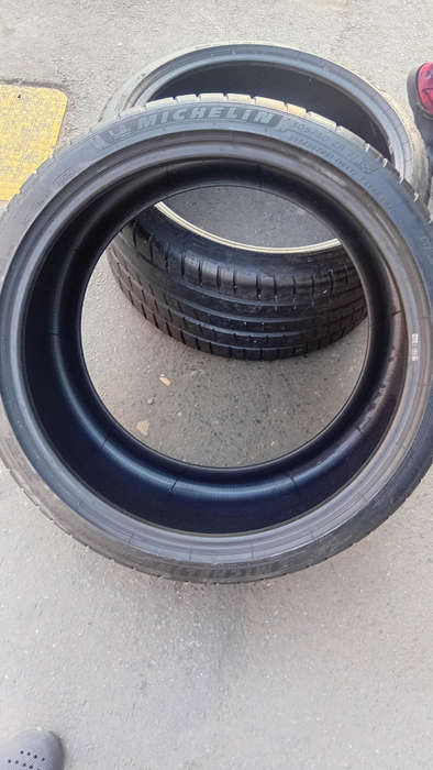 305/30/21 × 2 Michelin tyres (104Y)