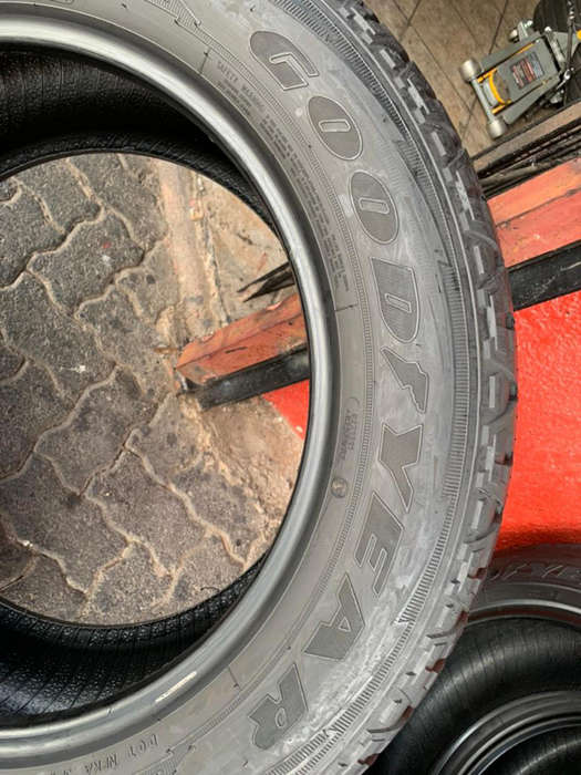 255/60/20 Goodyear Wranglar AT. Very good condition