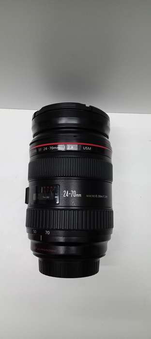 Canon 24-70mm 1:2.8 standard zoom lens