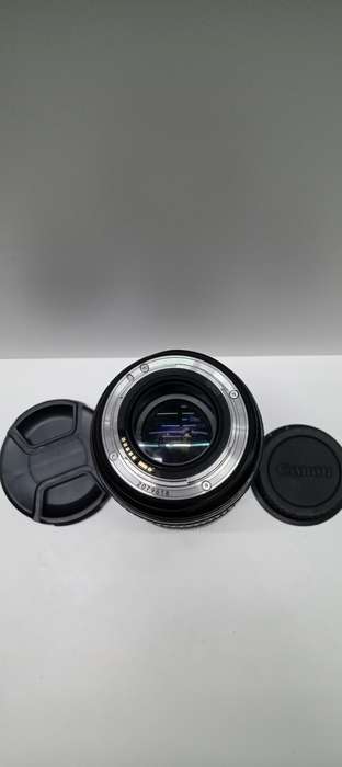 Canon 24-70mm 1:2.8 standard zoom lens