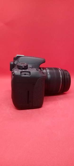 Canon 700d slr camera