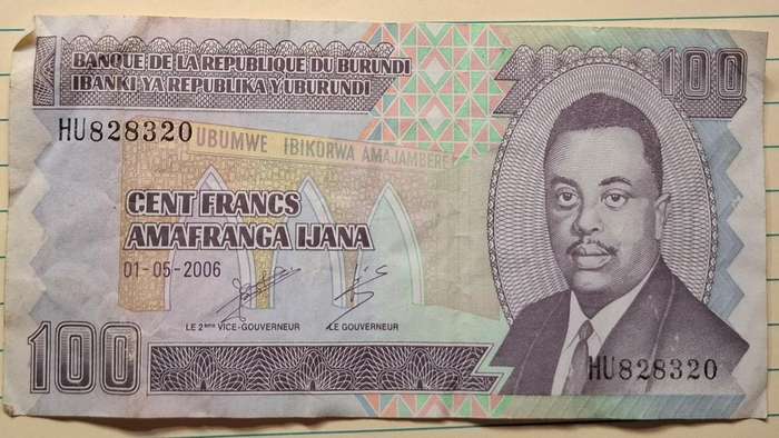 2006 - Burundi - Sequential Pair - 100 Francs Large - Signature: Isaac Bizimana (IB) - Demonetised N