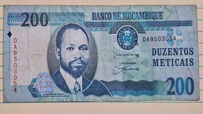 2006 - Mozambique - 200 Meticais - Signature: Adriano Afonso Maleiane - Demonetised No - DA 9503054