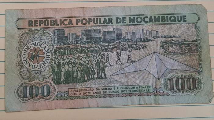 1989 - Mozambique - 100 Meticais -  - Demonetised Dec 2012 - AA 2876261