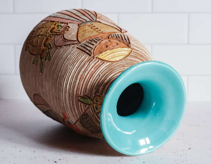 Mid-century Italian pottery, marked 'Italy' with model number 8336